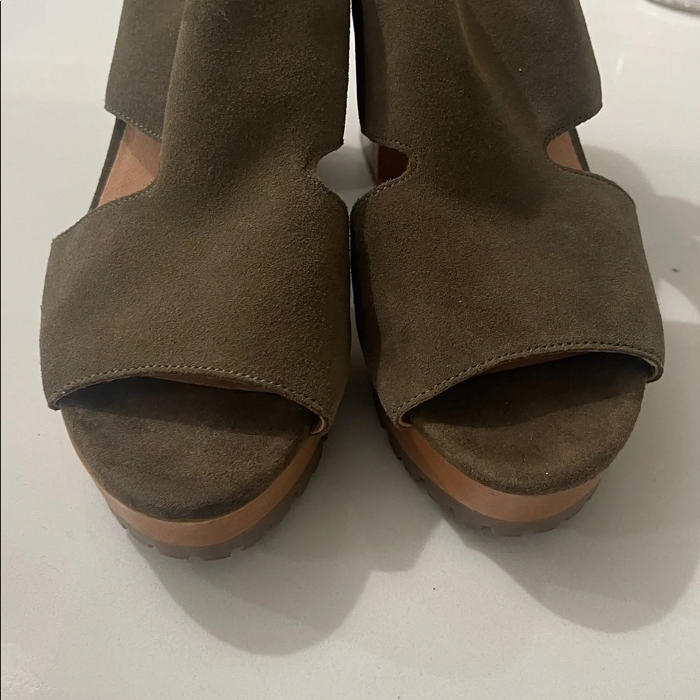 CROWN VINTAGE Olive Green Suede Platform Chunky block Heel Ankle Straps Sz  7.5